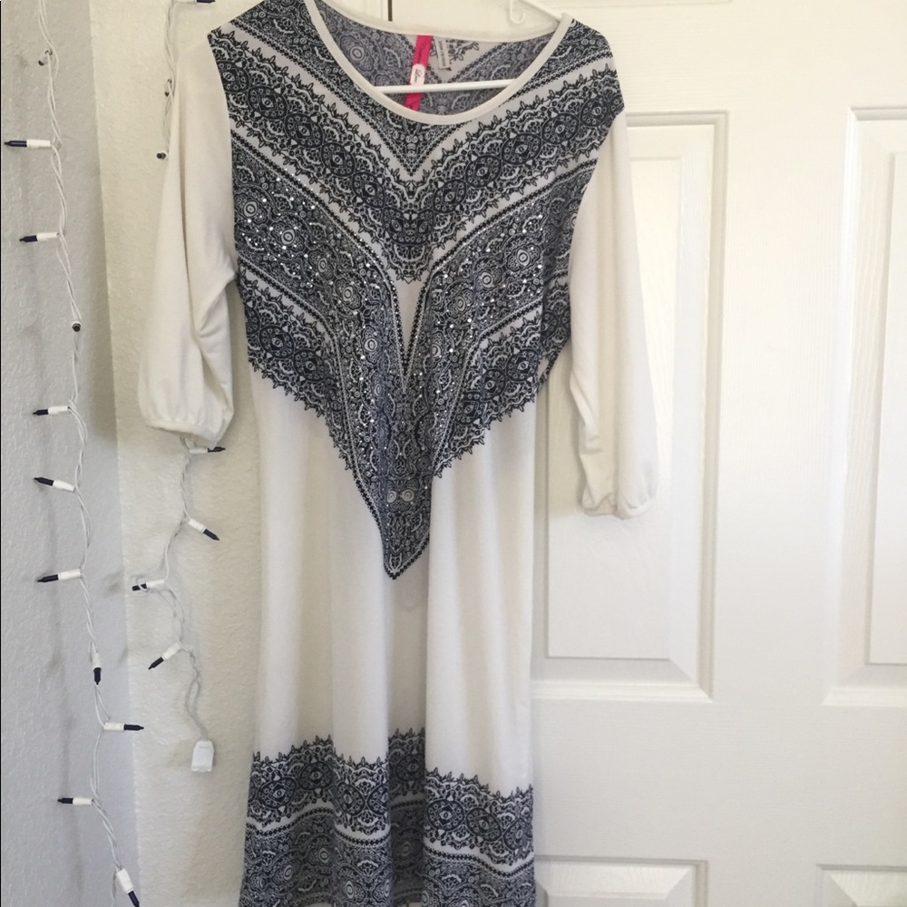 Cute patterned half sleeved dress with rhinestones
